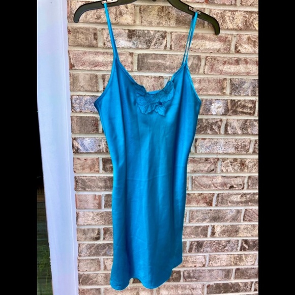 Vintage California Dynasty Blue Cerulean Silky Floral Detail Chemise Slip - Picture 10 of 12